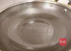 Illustration of how to stir-fry green beans with tea tree mushrooms 8