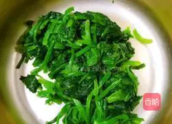 Illustration of how to make spinach with nuts 11