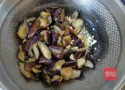 Illustration of how to make eggplant with sauce 8