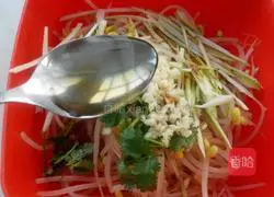 Illustration of how to make cold soybean sprouts 5
