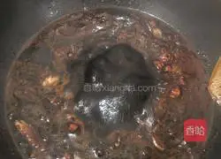 Illustration of how to pickle peppers and cucumbers with the same ingredients 3