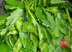 Illustration of how to make stir-fried rapeseed hearts 3