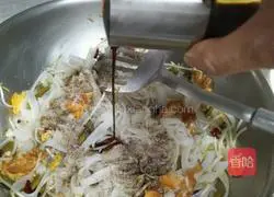 Illustration of how to make stir-fried noodles with eggs and bean sprouts 6