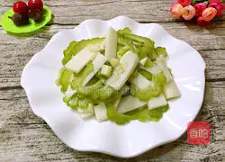 Illustration of how to stir-fry bitter melon and yam tablets 8