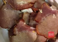 Illustration of how to make fried bacon with colored peppers 2