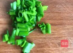 Illustration of how to make jade shreds with garlic chili sauce 5