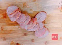 Illustration of how to make red sausage salad with peanuts 2