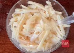 Illustration of how to make spicy shredded lotus root 3