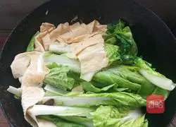 Illustration of how to make fried bean curd with Chinese cabbage 4
