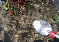  Illustration of how to make spicy stir-fried prunes 8