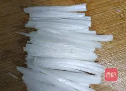 Illustration of how to make spicy and sour shredded potatoes 4