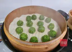 Illustration of how to make celery pimples 8