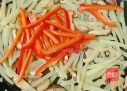 Illustration of how to make fried potatoes with mushrooms 9