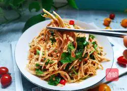 Illustration of how to make cold shredded chicken breast 15