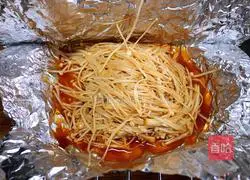 Illustration of how to make tinfoil enoki mushrooms 8
