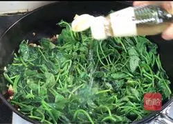 Illustration of making spicy and sour sweet potato leaves 5