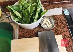 Illustration of how to make stir-fried bitter wheat vegetables 2