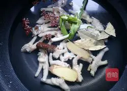 Illustration of how to make cold chicken feet 8