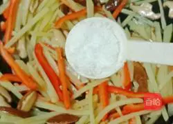 Illustration of how to make fried potatoes with mushrooms 10