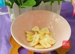 Illustration of how to make fried purple cabbage 3