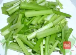 Illustration of how to make vegetarian fried celery 1