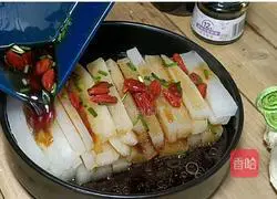 Illustration of how to make steamed wolfberry radish strips 8