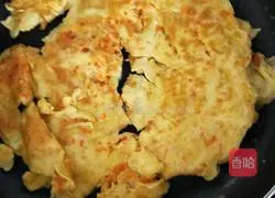 Illustration of how to make fried eggs and carrots 6