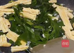 Illustration of how to stir-fry yuba and kelp 5