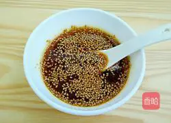 Illustration of how to make garlic white meat 5