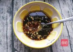 Illustration of how to mix broccoli with black fungus 12