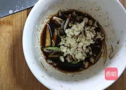 Illustration of how to make cold cucumber shreds 4