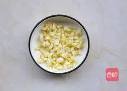 Illustration of how to stir-fry king oyster mushrooms, carrots and celery 2