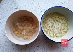 Winter Melon, Scallops and Shrimp Skin Soup Recipe Illustration 2