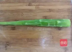 Illustration of how to make three-medicine lettuce and fried fungus 4