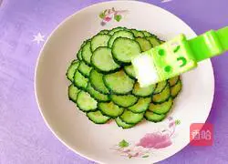 Illustration of how to make cold cucumber 5