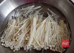 Illustration of how to make cold enoki mushrooms 5