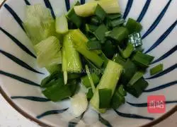 Illustration of how to make stir-fried soybean sprouts 1