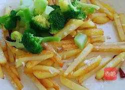 Illustration of how to make broccoli and potato chips 3