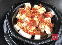 Illustration of how to make steamed tofu with chili sauce 5