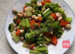 Illustration of how to cook peanuts with classic wine and food 5