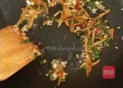 Illustration of how to make double shreds with scallion oil 3
