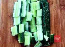 Illustration of how to make pickled cucumber 2