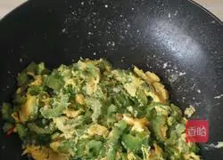 Illustration of how to pop bitter melon with eggs 6