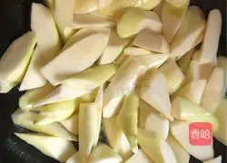 Illustration of how to make fried wild rice 4