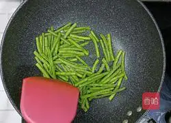 Illustration of how to make fried beans with potatoes and eggplants 5