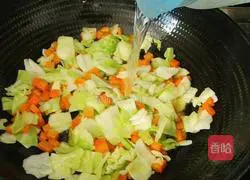 Illustration of how to cook cabbage and carrots 8