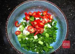 Illustration of how to make spicy potato chips 2