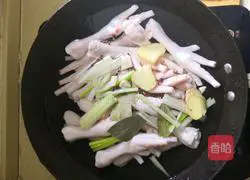 Lemon spicy and sour chicken feet recipe 2