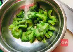 Illustration of how to make cold bitter melon 6