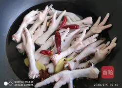 Illustration of braised chicken feet with abalone sauce and flower mushrooms 3